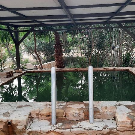 Afra Hot Springs Chalets At-Tafilah Esterno foto