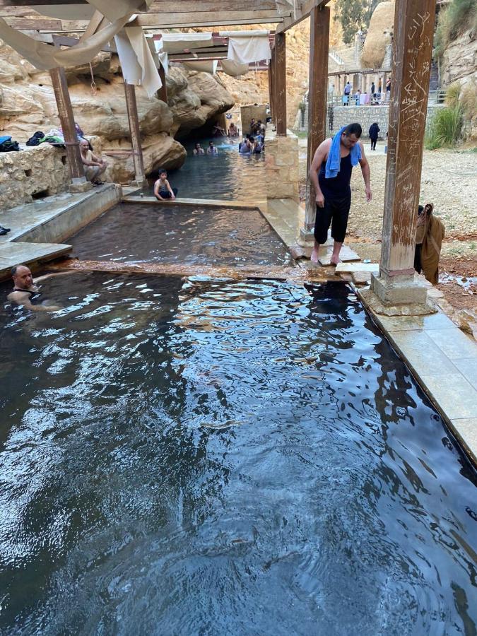 Afra Hot Springs Chalets At-Tafilah Esterno foto