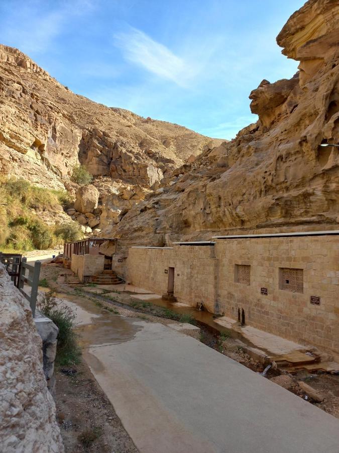 Afra Hot Springs Chalets At-Tafilah Esterno foto