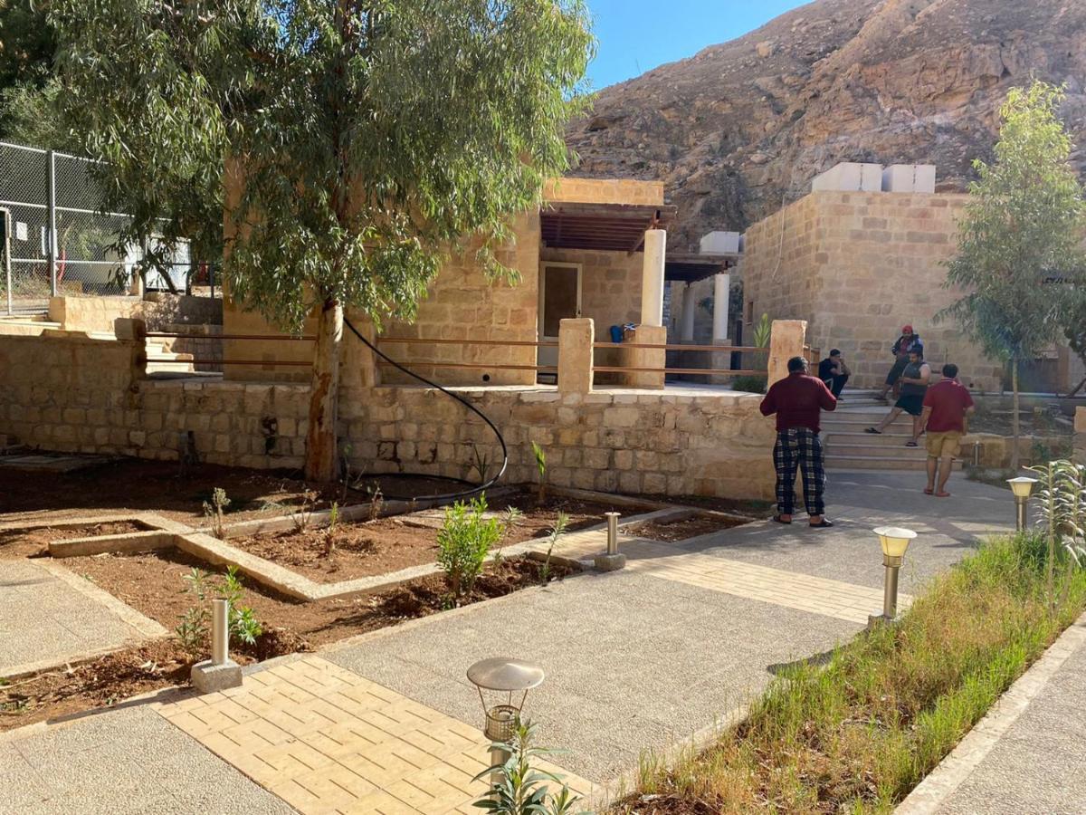 Afra Hot Springs Chalets At-Tafilah Esterno foto