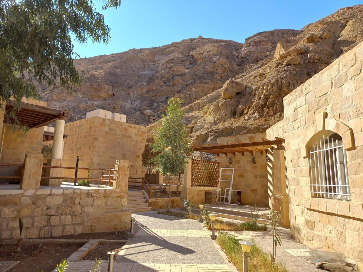 Afra Hot Springs Chalets At-Tafilah Esterno foto