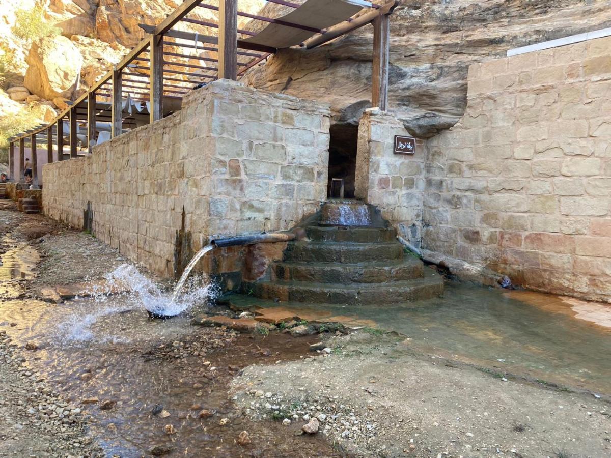 Afra Hot Springs Chalets At-Tafilah Esterno foto