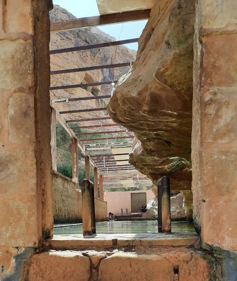 Afra Hot Springs Chalets At-Tafilah Esterno foto