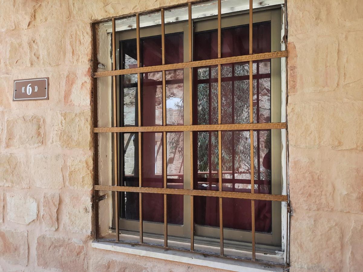 Afra Hot Springs Chalets At-Tafilah Esterno foto